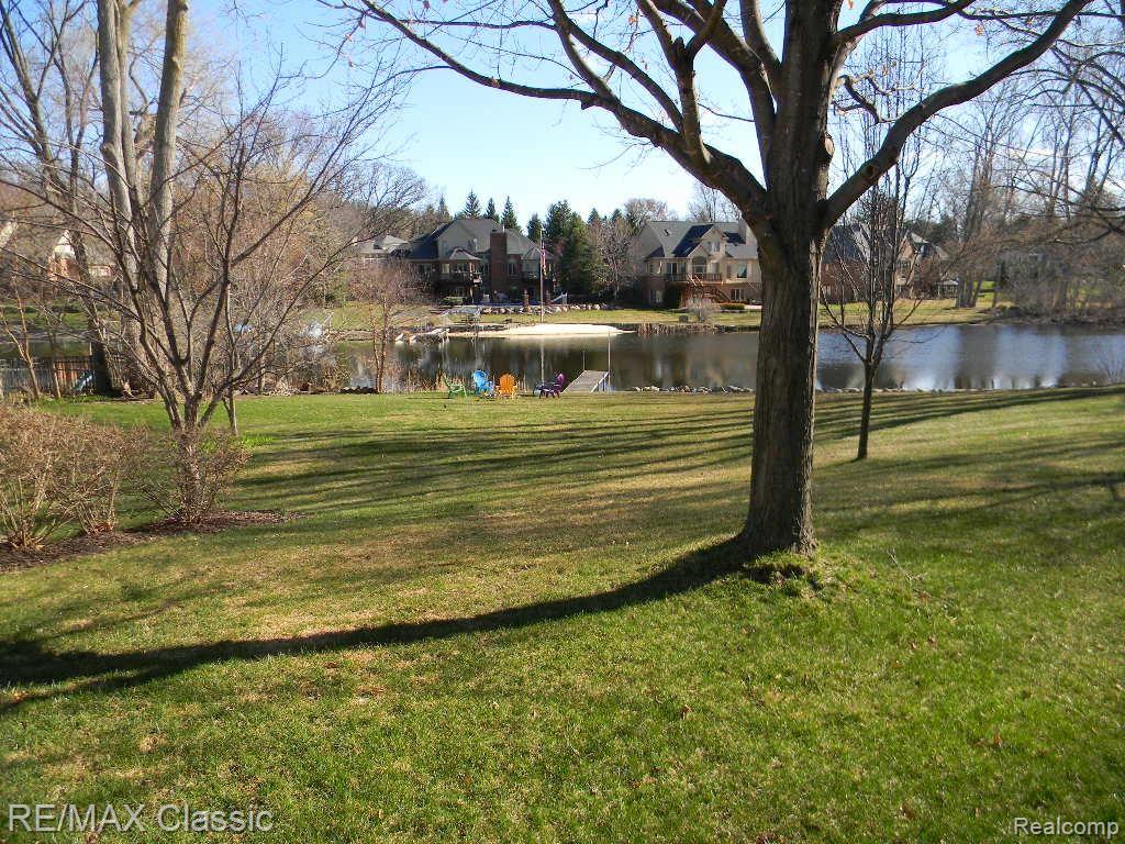 5350 Inverrary Lane Commerce Township, MI 48382 - Photo 38 of 40 DSCN0243.jpg