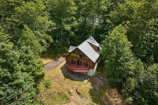 a sign that is sitting in the middle of a field