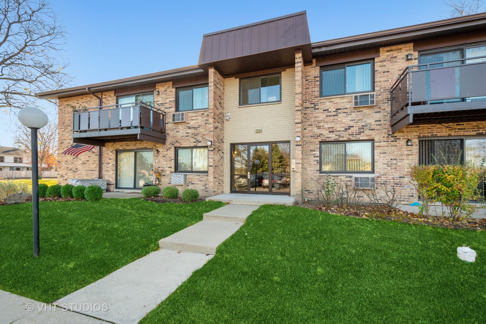 2642 North Windsor Drive, Unit 202, Arlington Heights, IL 60004 Compass