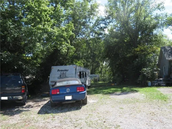 $6,500 | 137 East Pacific Avenue, Osawatomie, KS 66064