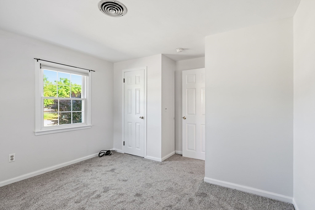 291 Old Farm Road Springfield, MA 01119 - Photo 13 of 34