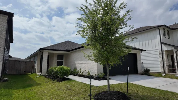 $2,000 | 16702 Sterling Clf Street, Conroe, TX 77302