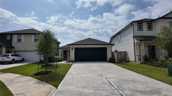 $2,000 | 16702 Sterling Clf Street, Conroe, TX 77302