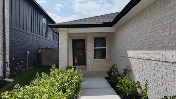 $2,000 | 16702 Sterling Clf Street, Conroe, TX 77302