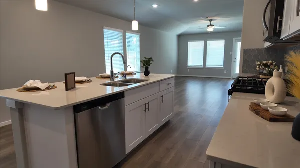 $2,000 | 16702 Sterling Clf Street, Conroe, TX 77302