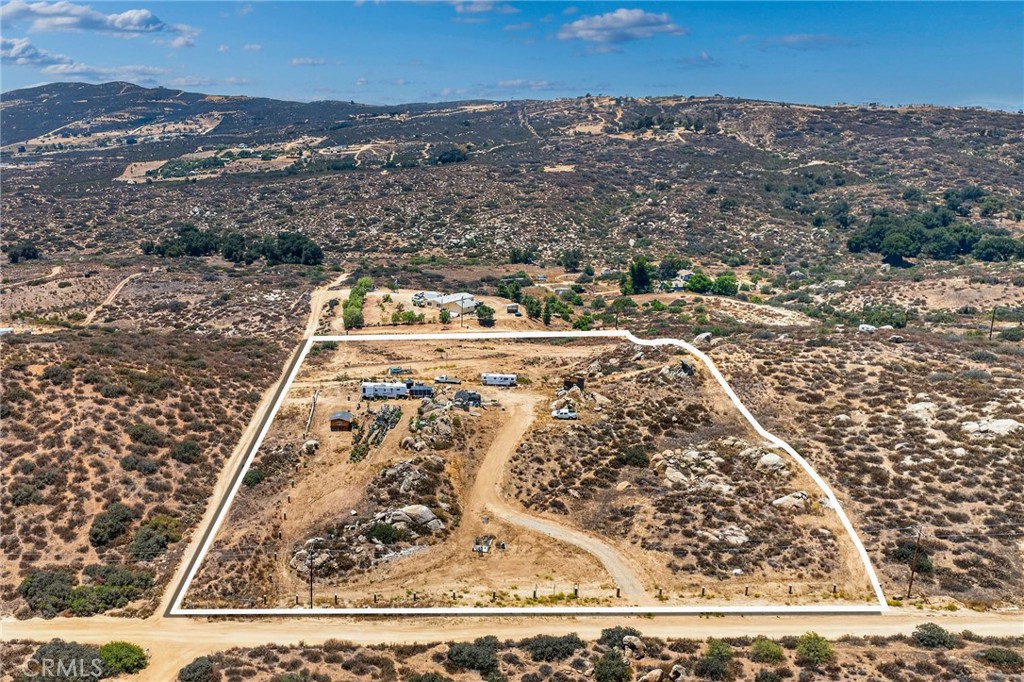 41720 Oak Canyon Road Hemet, CA 92544 - Photo 3 of 30