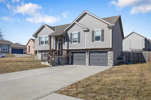 $330,000 | 19600 East 11th Terrace North, Independence, MO 64056
