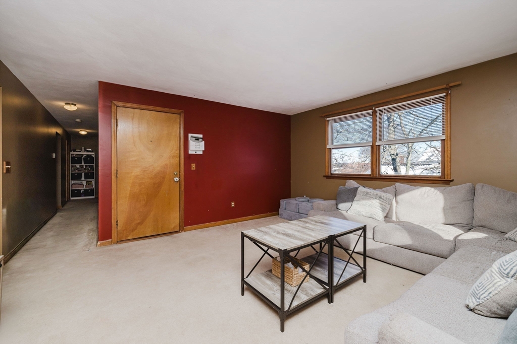 195 Crescent Street, Unit 3 Fall River, MA 02720 - Photo 7 of 34 a living room with furniture