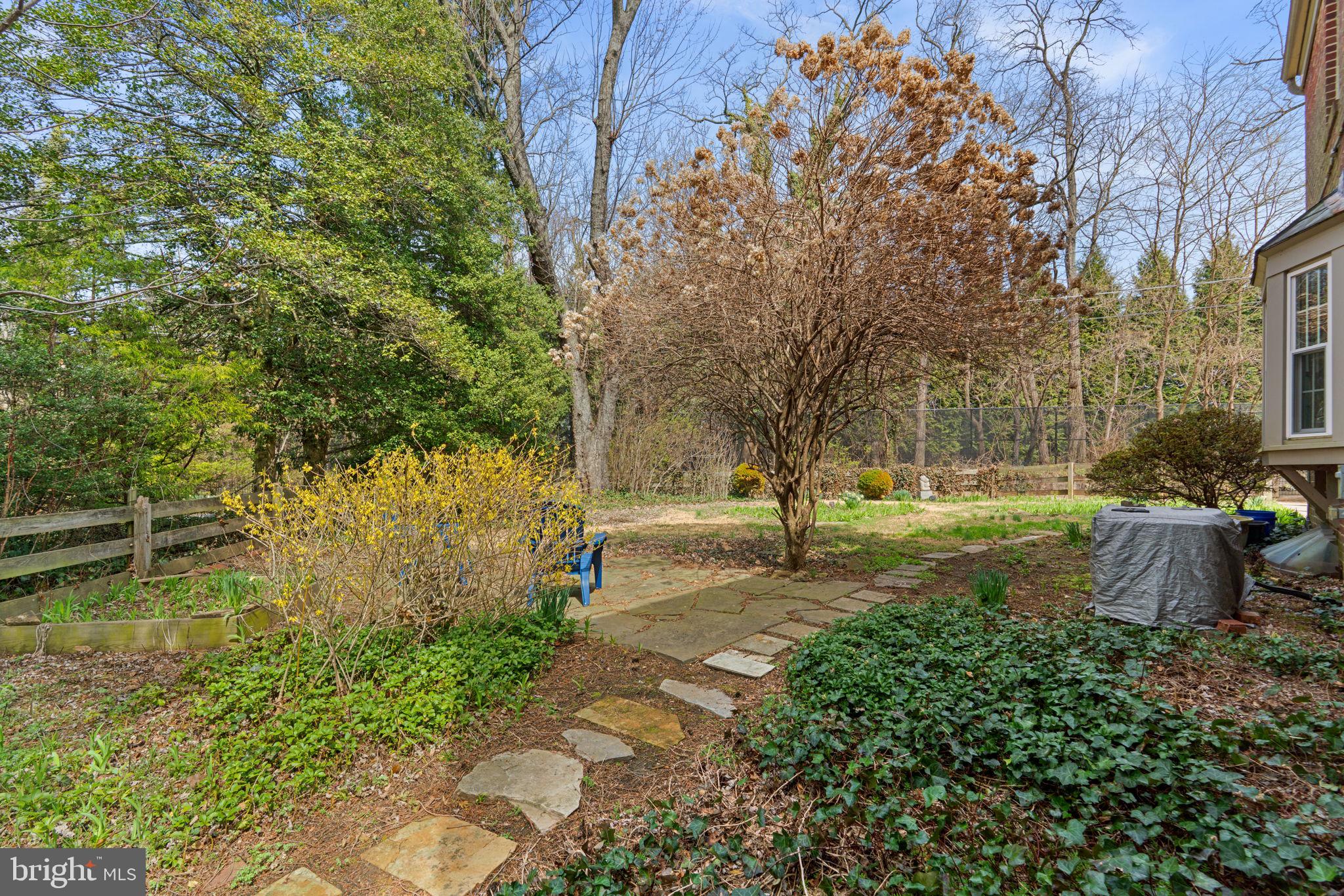 7413 Stanmore Court Baltimore, MD 21212 - Photo 27 of 38 a backyard of a house with lots of green space