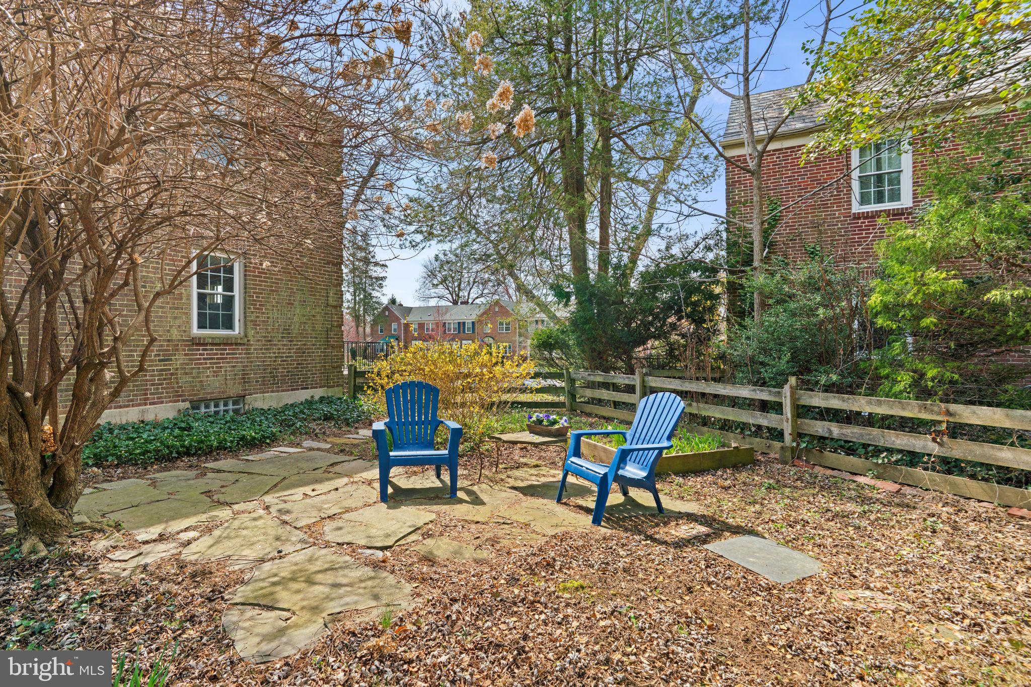 7413 Stanmore Court Baltimore, MD 21212 - Photo 29 of 38 a backyard view of a house with table and chairs