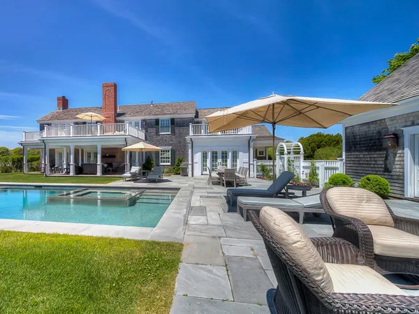 $8,950,000 | 1 Field Club Drive, Edgartown, MA 02539