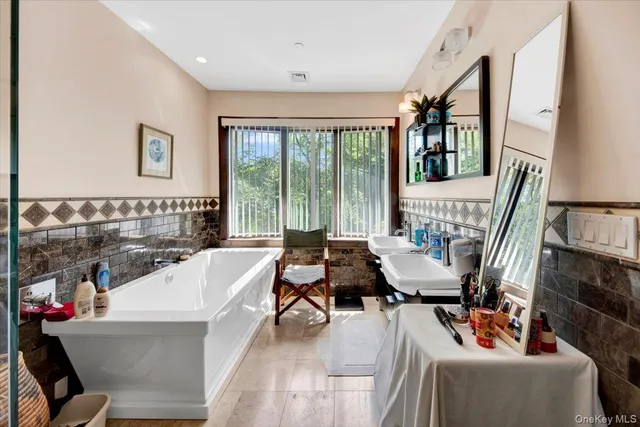 $1,390,000 | 6 Sunset Lane, Hartsdale, NY 10530