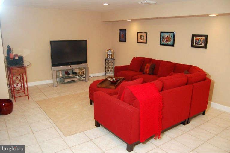 4200 Holbrook Road Randallstown, MD 21133 - Photo 12 of 30 Family Room