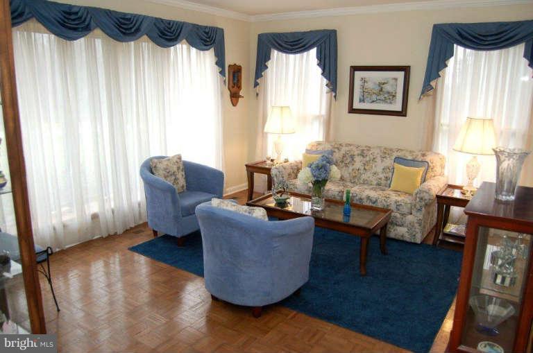 4200 Holbrook Road Randallstown, MD 21133 - Photo 17 of 30 Living Room