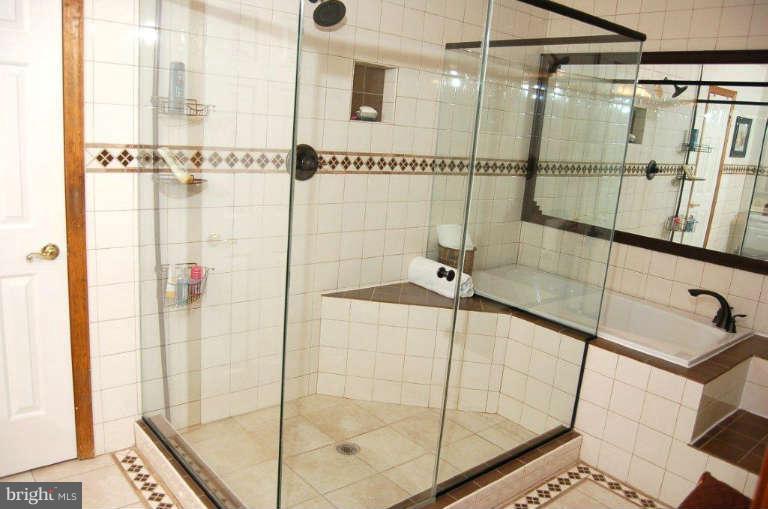 4200 Holbrook Road Randallstown, MD 21133 - Photo 26 of 30 Bath (Master)