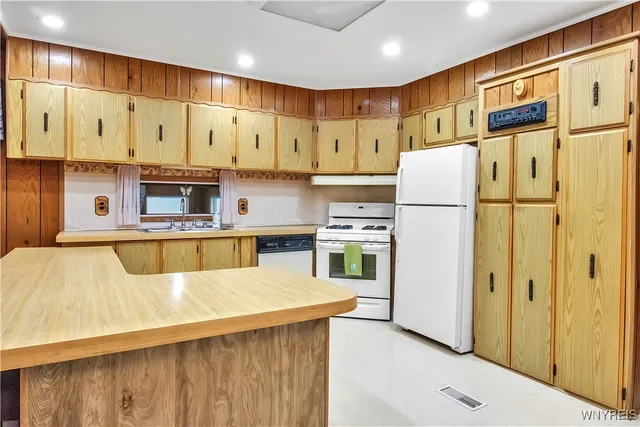 $40,000 | 41 South Roxbury Drive, Hamburg, NY 14075