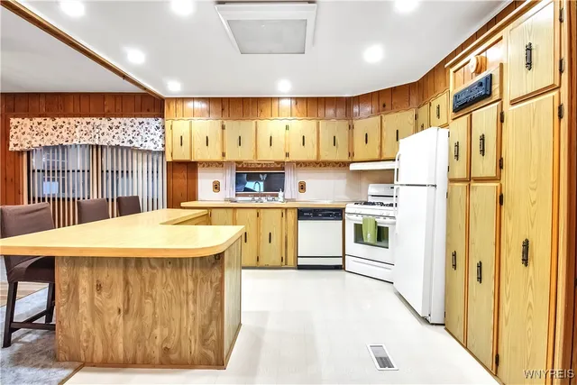 $40,000 | 41 South Roxbury Drive, Hamburg, NY 14075