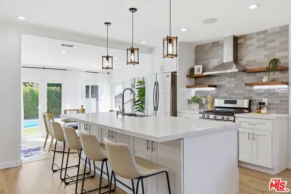 $1,379,000 | 17320 Tiara Street, Encino, CA 91316