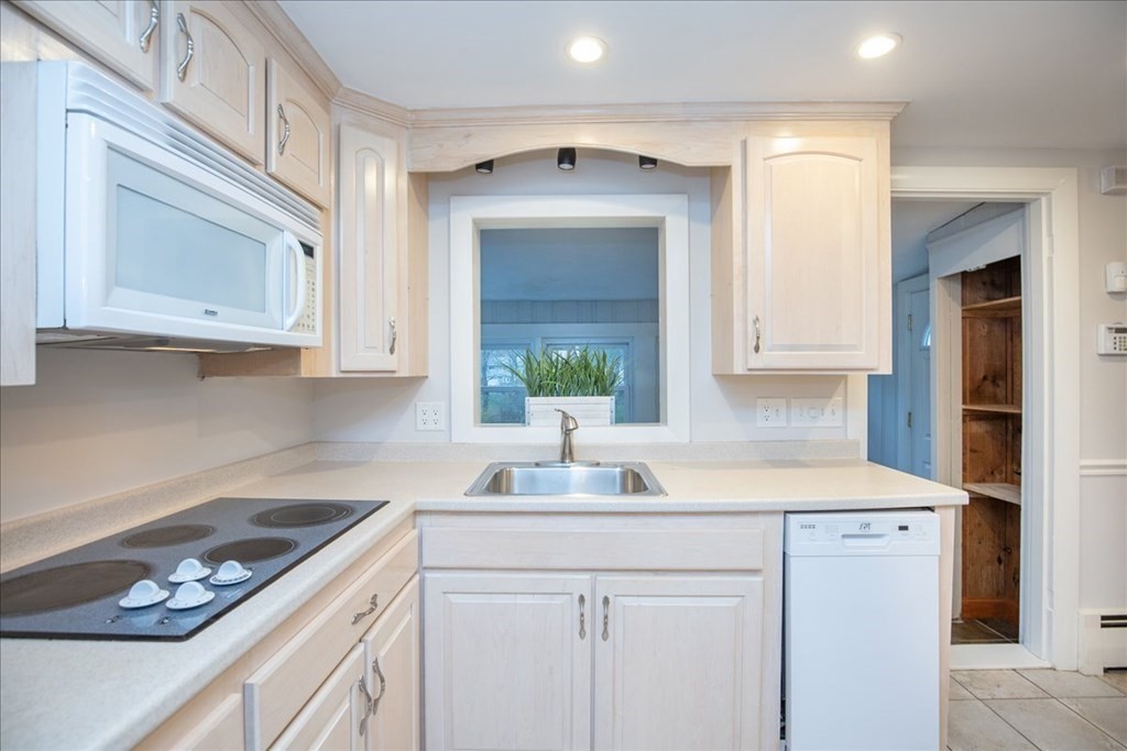128 Wilmington Road Burlington, MA 01803 - Photo 11 of 38 Gallery Image 11