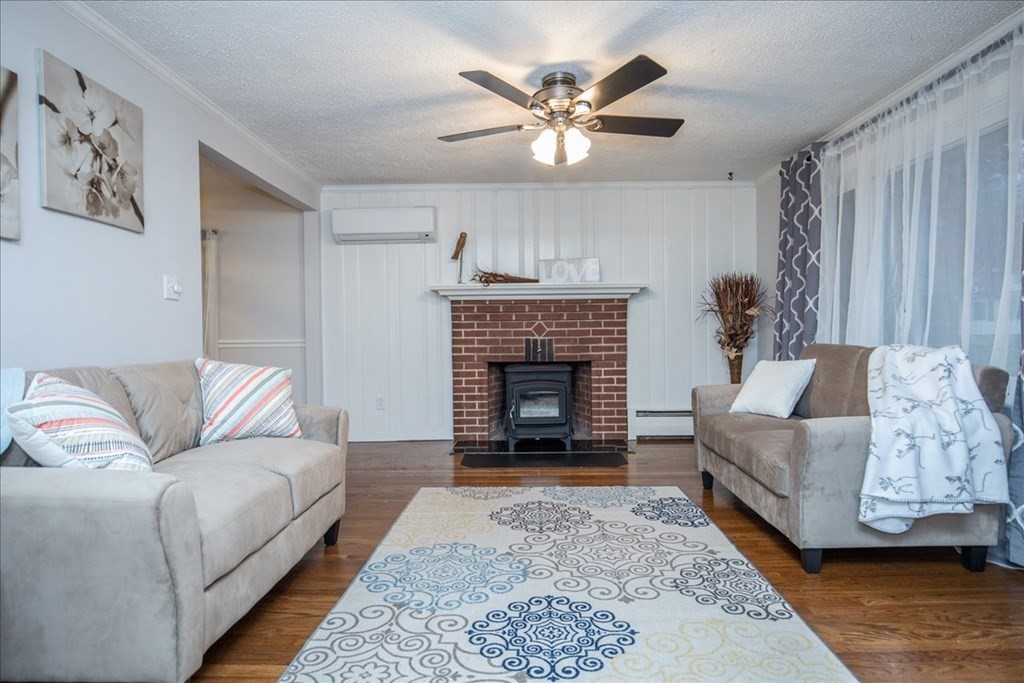 128 Wilmington Road Burlington, MA 01803 - Photo 5 of 38 Gallery Image 5