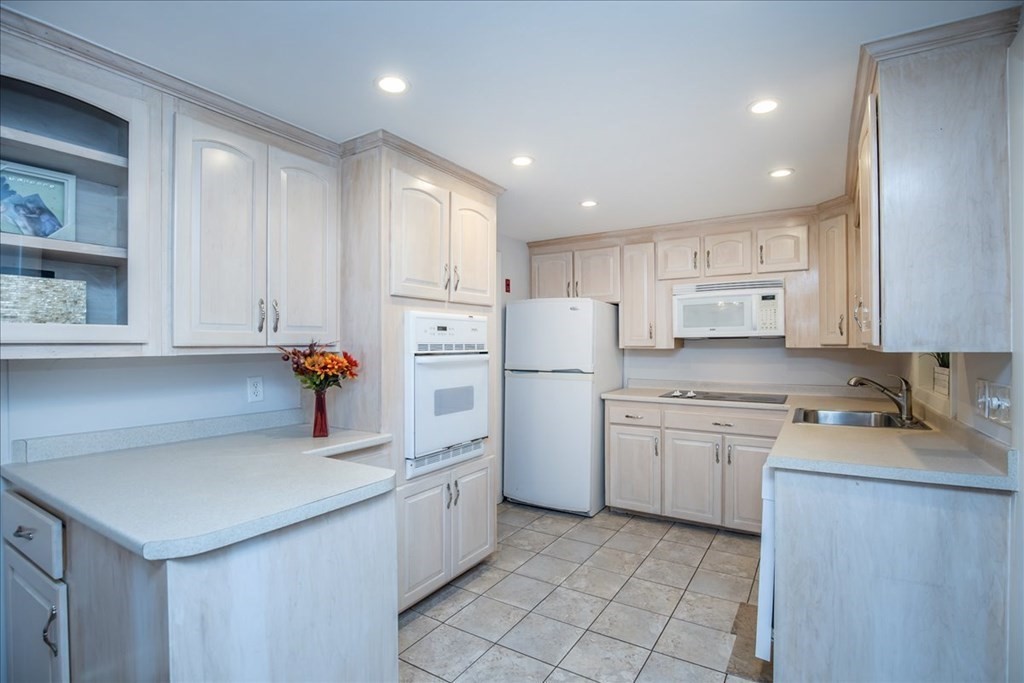 128 Wilmington Road Burlington, MA 01803 - Photo 10 of 38 Gallery Image 10