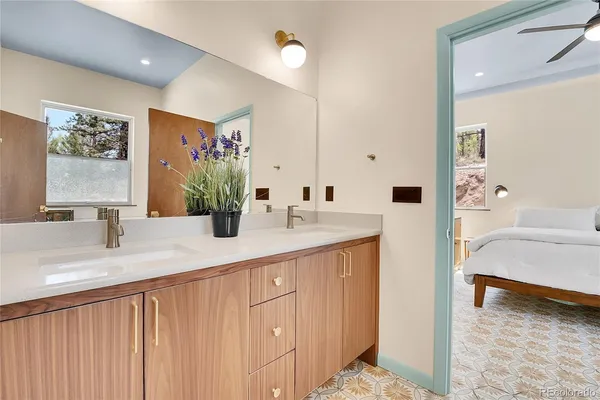 a en suite bathroom with double sink and a mirror