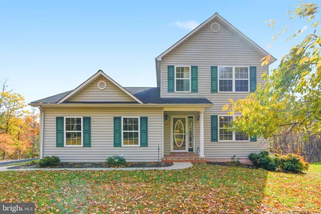 $415,000 | 24 Greenoak Lane, Berkeley Springs, WV 25411