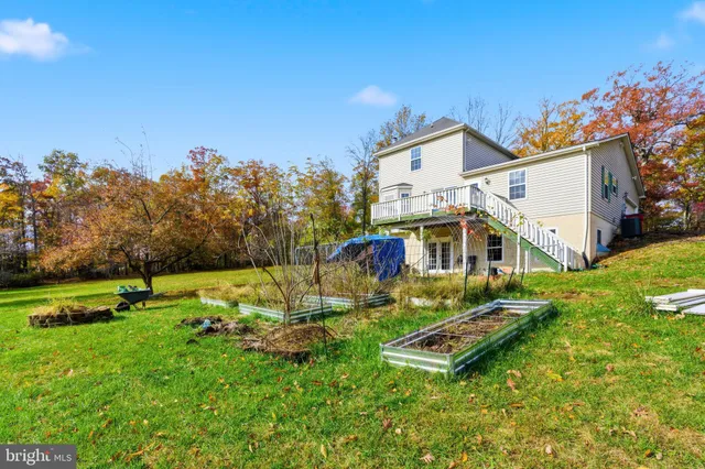 $415,000 | 24 Greenoak Lane, Berkeley Springs, WV 25411