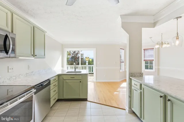 $415,000 | 24 Greenoak Lane, Berkeley Springs, WV 25411