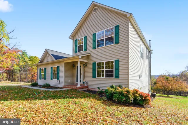 $415,000 | 24 Greenoak Lane, Berkeley Springs, WV 25411