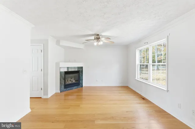 $415,000 | 24 Greenoak Lane, Berkeley Springs, WV 25411