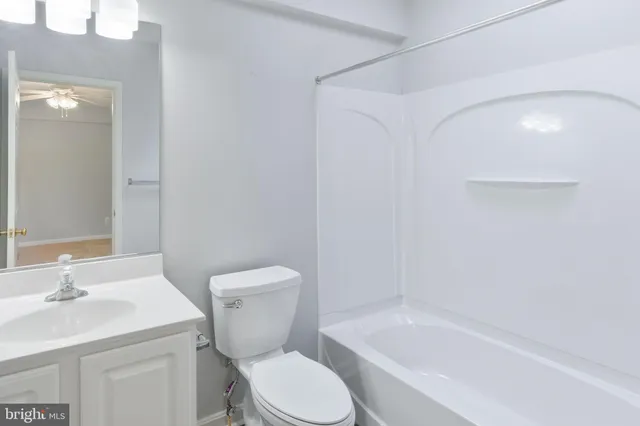 $415,000 | 24 Greenoak Lane, Berkeley Springs, WV 25411