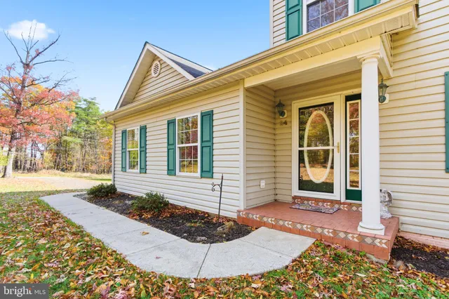 $415,000 | 24 Greenoak Lane, Berkeley Springs, WV 25411