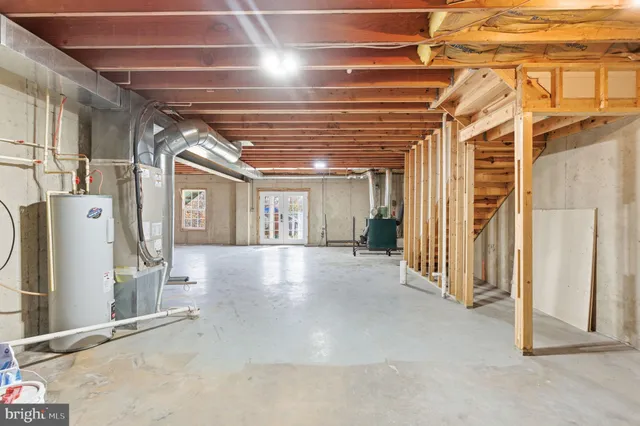 $415,000 | 24 Greenoak Lane, Berkeley Springs, WV 25411