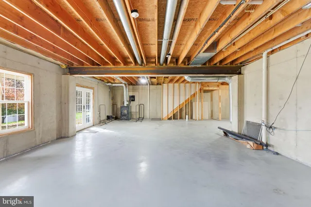 $415,000 | 24 Greenoak Lane, Berkeley Springs, WV 25411