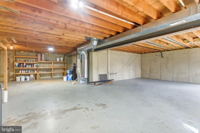 $415,000 | 24 Greenoak Lane, Berkeley Springs, WV 25411