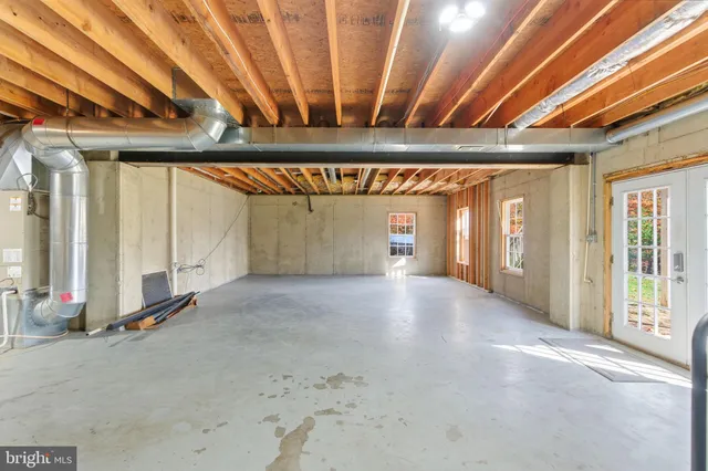 $415,000 | 24 Greenoak Lane, Berkeley Springs, WV 25411