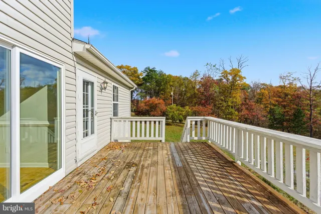 $415,000 | 24 Greenoak Lane, Berkeley Springs, WV 25411