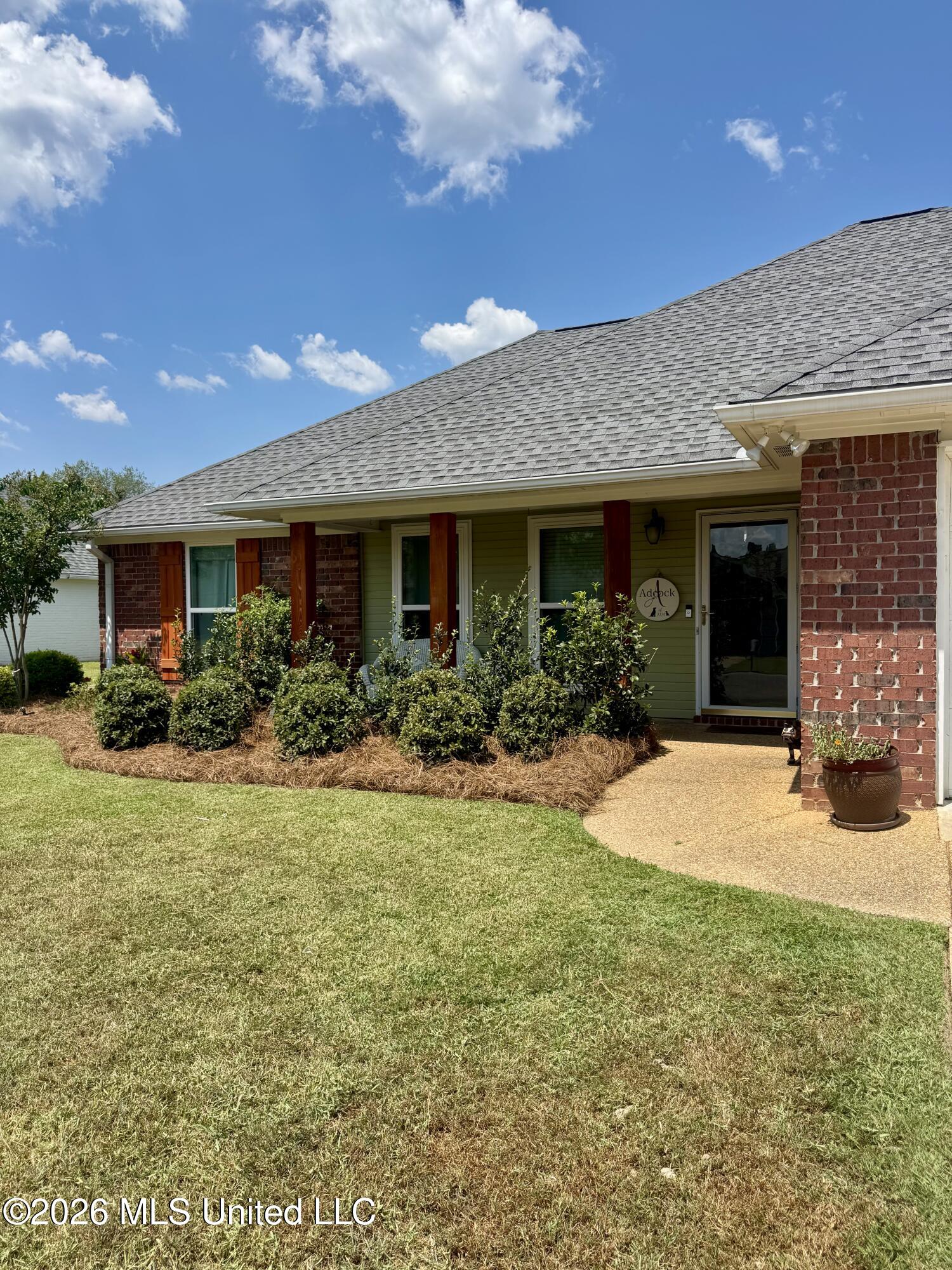 109 Evergreen Way Flowood, MS 39232 - Photo 2 of 13 IMG_8802