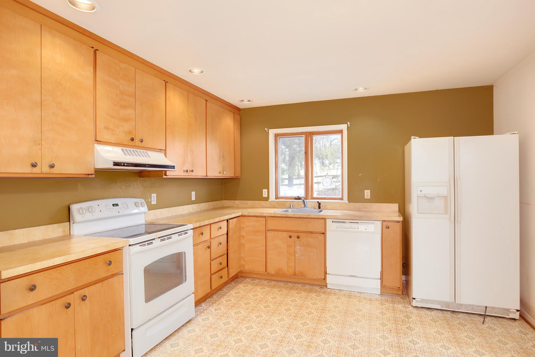 3955 Wayson Road Davidsonville, MD 21035 - Photo 7 of 28 Kitchen