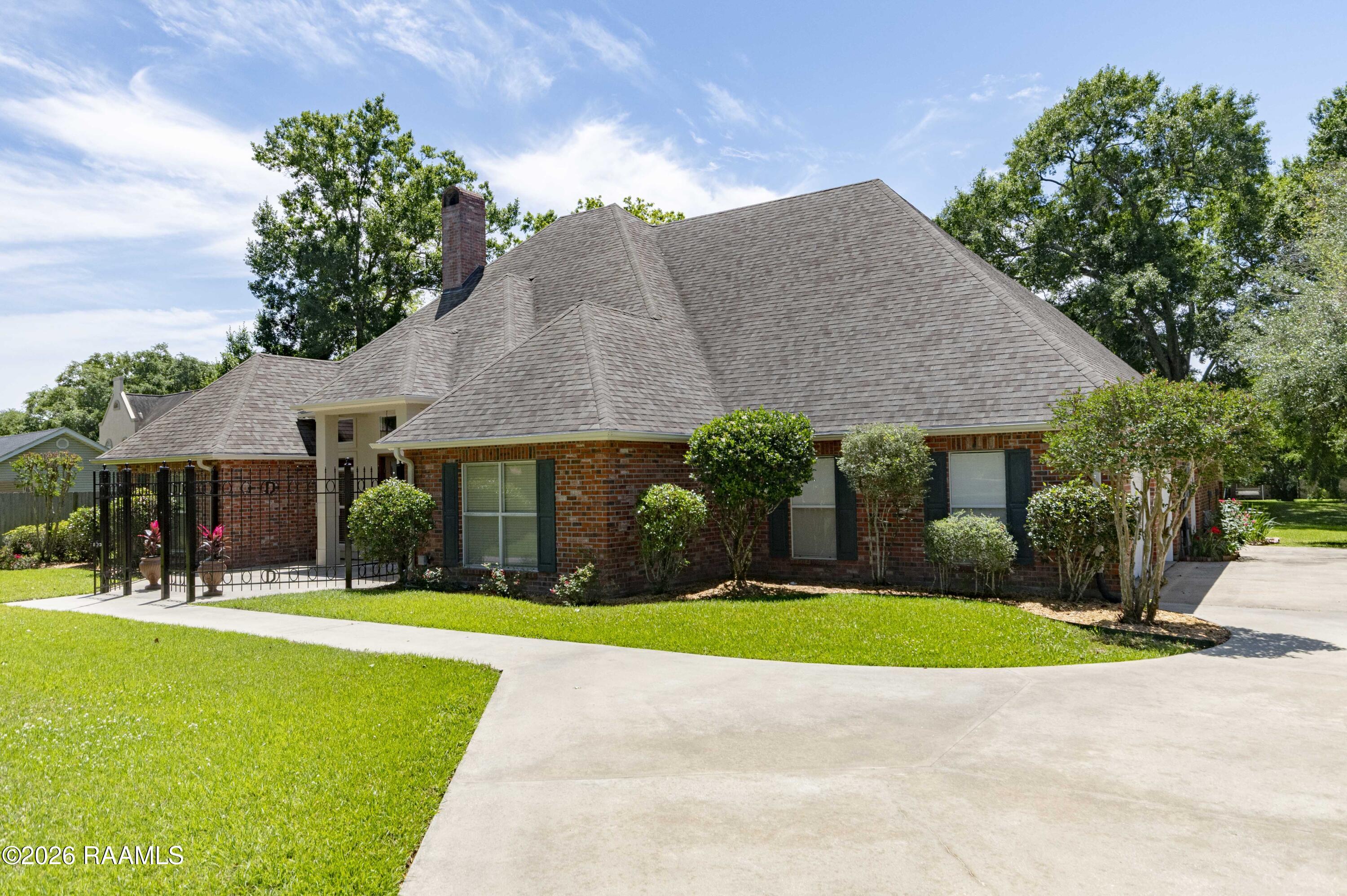 2014 Old Jeanerette Road New Iberia, LA 70563 - Photo 2 of 35 Front 3
