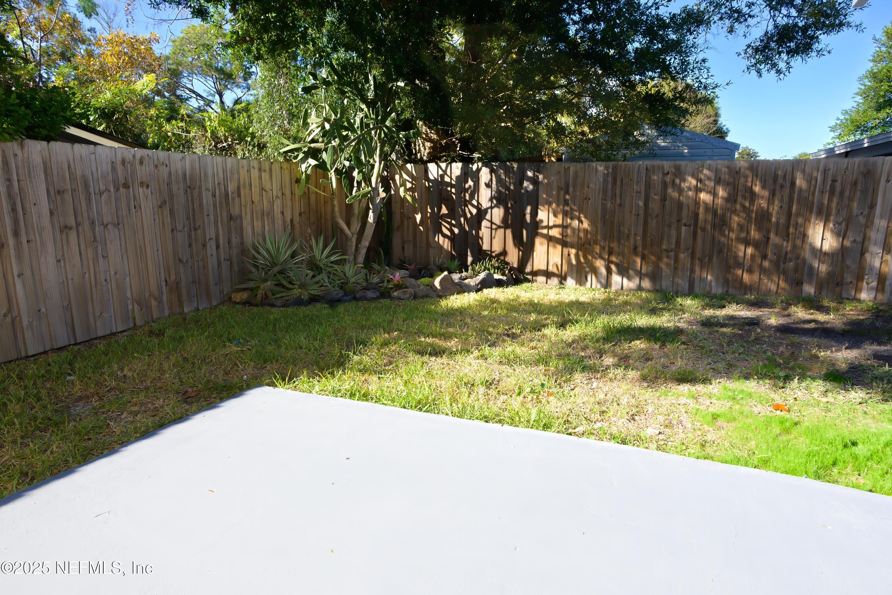 785 Triton Road Atlantic Beach, FL 32233 - Photo 29 of 46 a view of backyard with wooden fence
