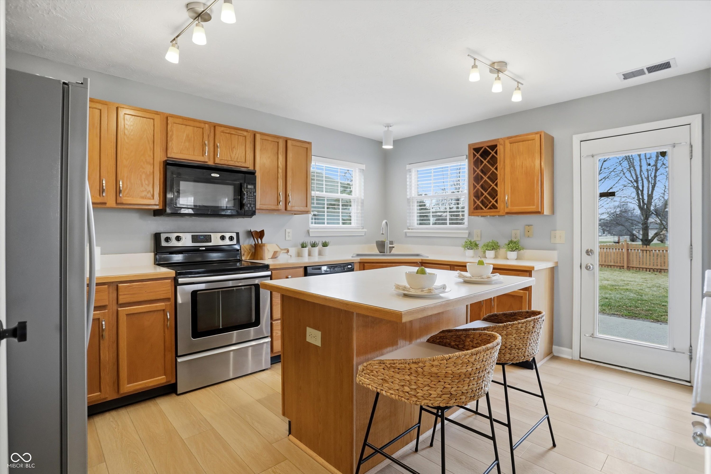 6385 Hillview Circle Fishers, IN 46038 - Photo 11 of 37