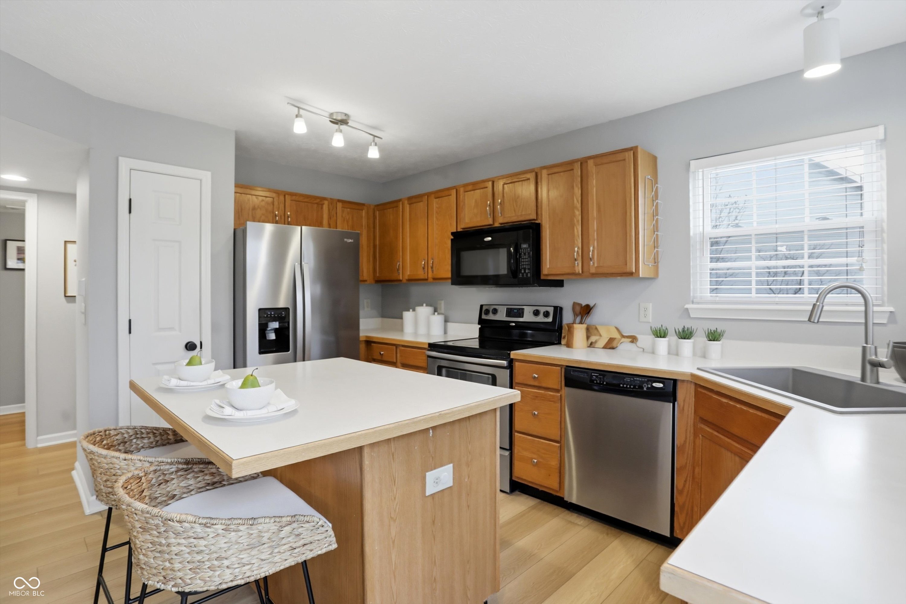 6385 Hillview Circle Fishers, IN 46038 - Photo 12 of 37