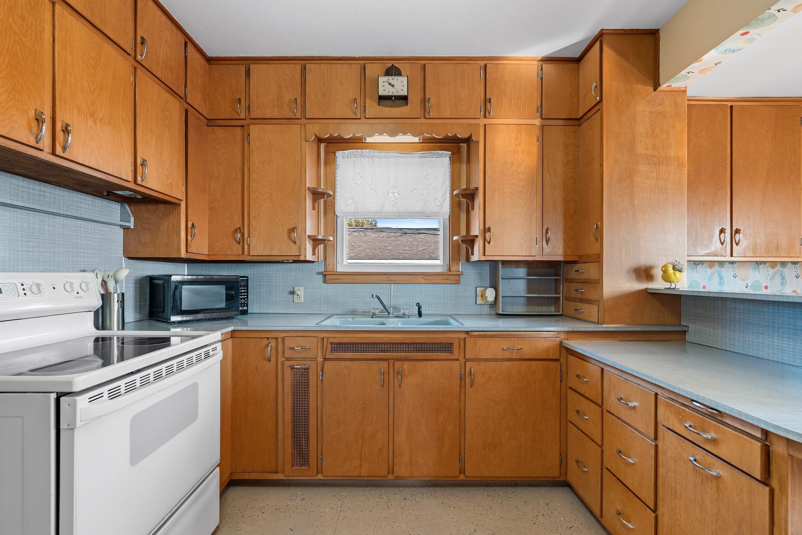 413 Jefferson Street Algoma, WI 54201 - Photo 17 of 76