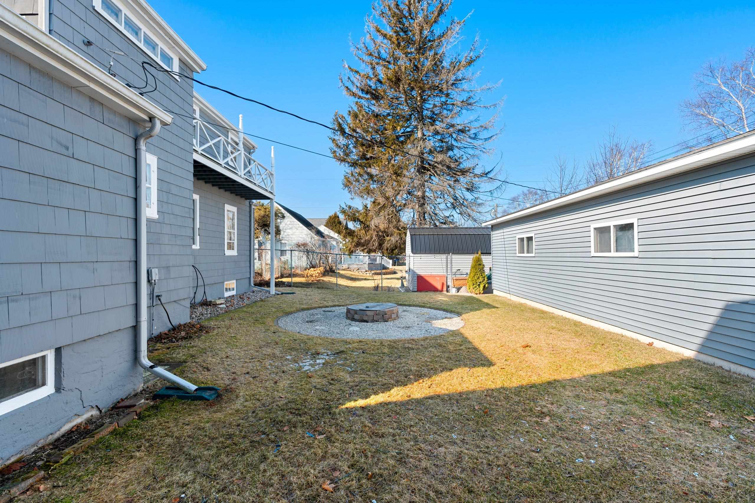 413 Jefferson Street Algoma, WI 54201 - Photo 57 of 76