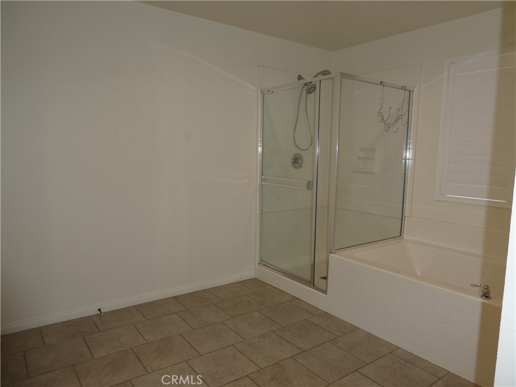 7613 Steamboat Street Riverside, CA 92507 - Photo 9 of 17 a bathroom with a shower