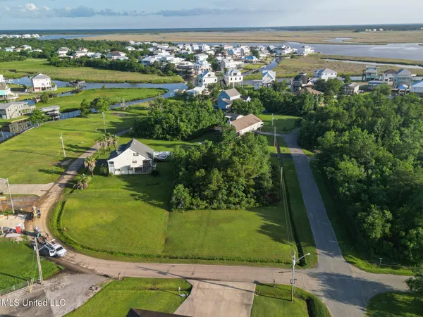 $20,000 | 621 Riverview Drive, Bay St. Louis, MS 39520