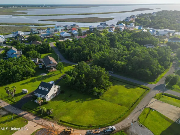 $20,000 | 621 Riverview Drive, Bay St. Louis, MS 39520