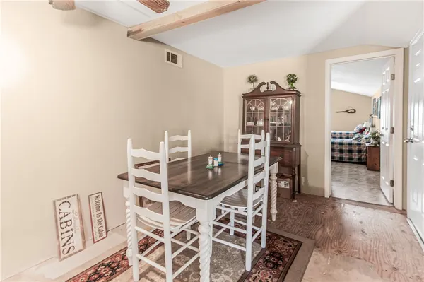 a view of a livingroom with furniture